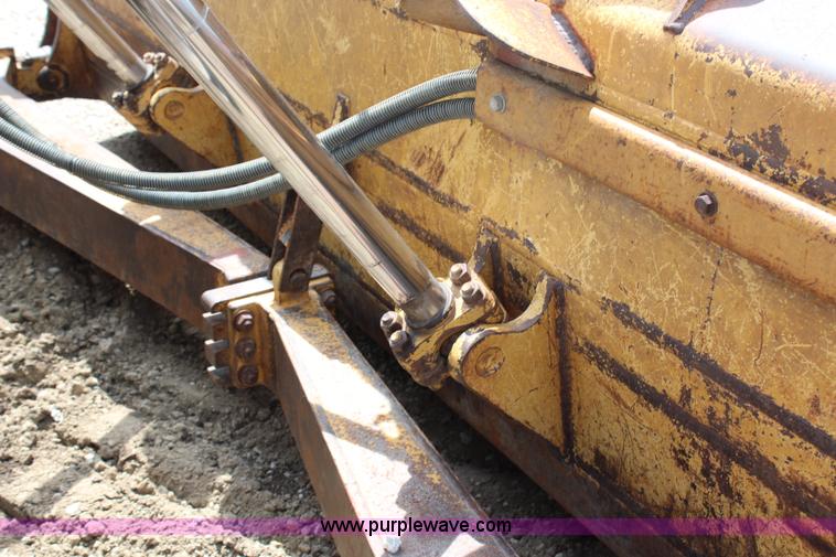 image for item H2724 1994 Caterpillar D6H LGP Series II dozer