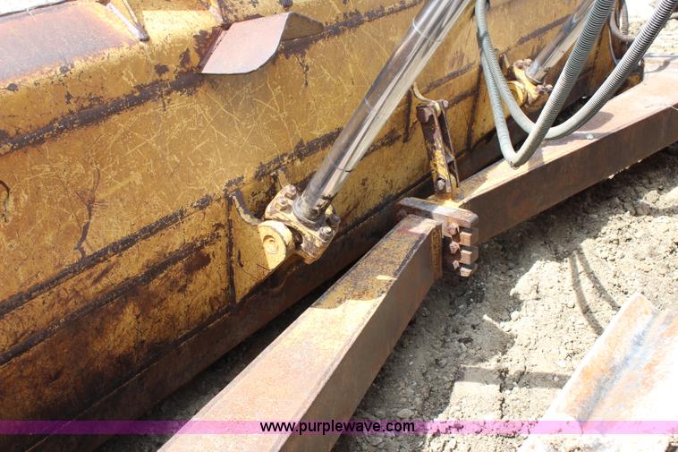 image for item H2724 1994 Caterpillar D6H LGP Series II dozer