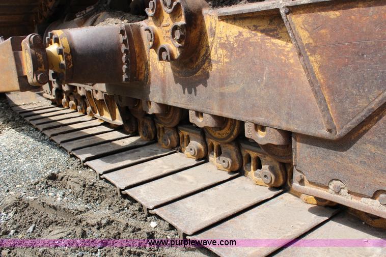 image for item H2724 1994 Caterpillar D6H LGP Series II dozer