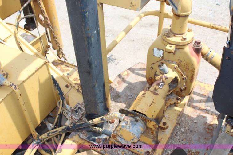 image for item H2726 1990 Caterpillar SS-250 soil stabilizer