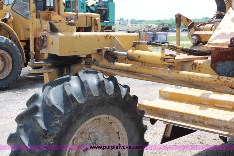 image for item H2726 1990 Caterpillar SS-250 soil stabilizer