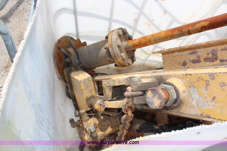 image for item H2726 1990 Caterpillar SS-250 soil stabilizer