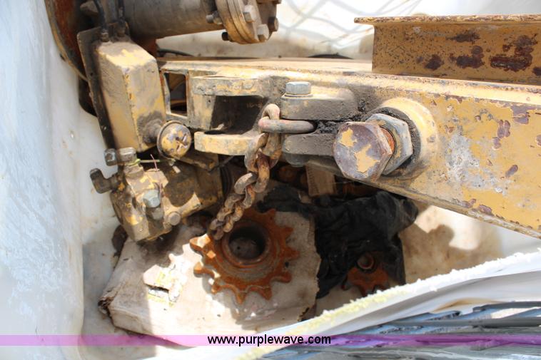 image for item H2726 1990 Caterpillar SS-250 soil stabilizer