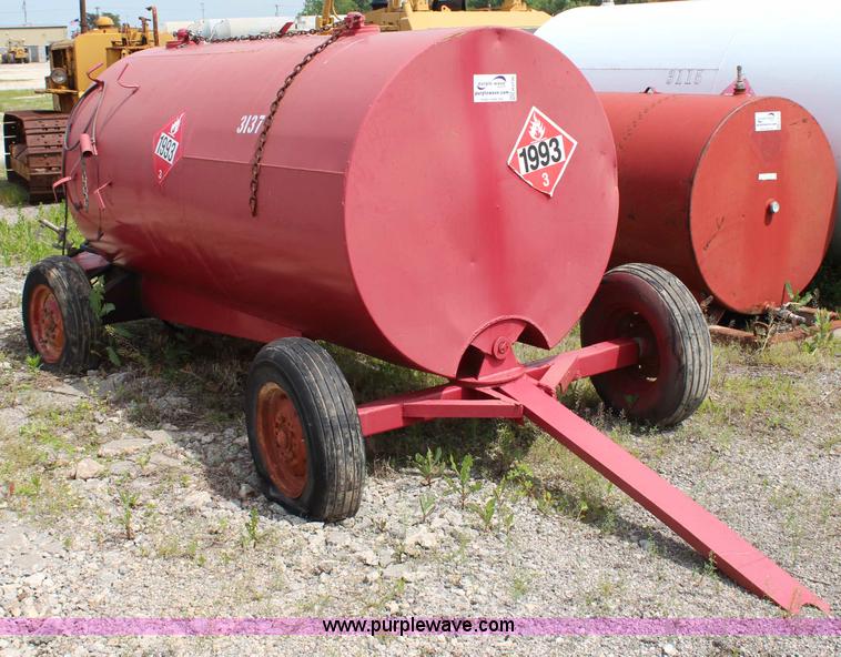 image for item H2736 1,000 gallon fuel tank