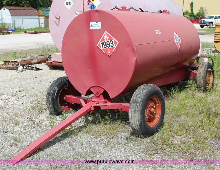 image for item H2736 1,000 gallon fuel tank