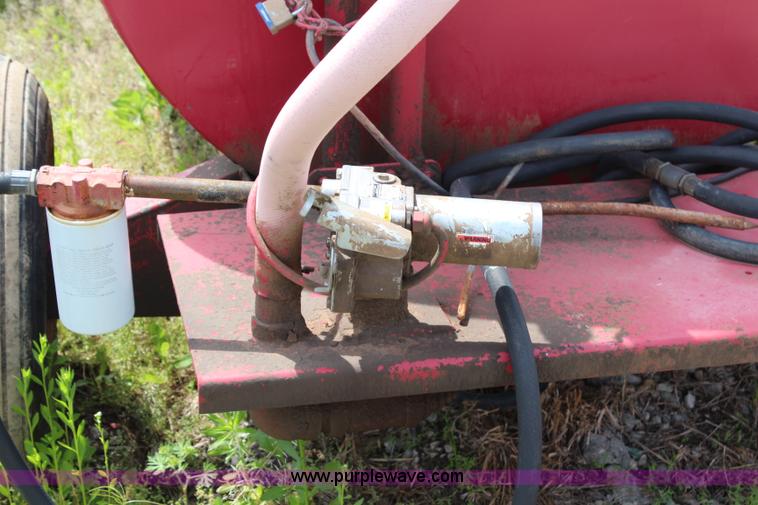 image for item H2736 1,000 gallon fuel tank