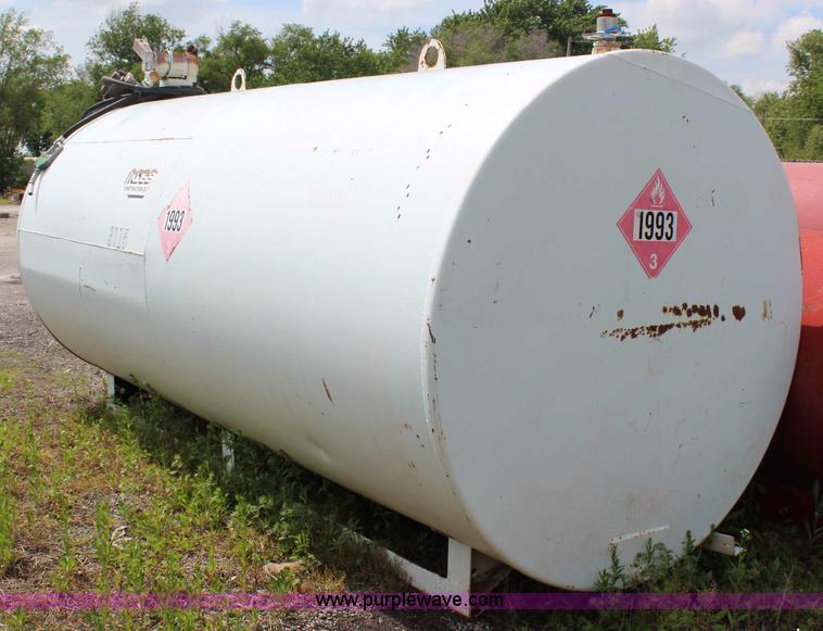 image for item H2738 3,000 gallon fuel tank