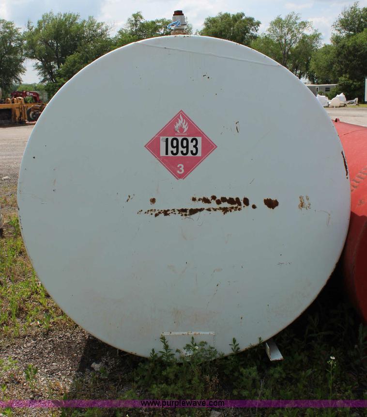 image for item H2738 3,000 gallon fuel tank