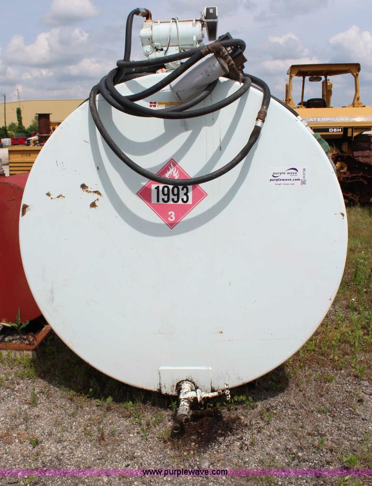 image for item H2738 3,000 gallon fuel tank