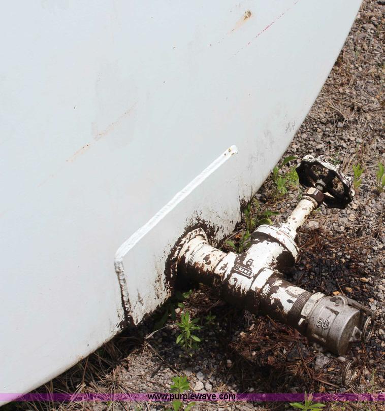 image for item H2738 3,000 gallon fuel tank