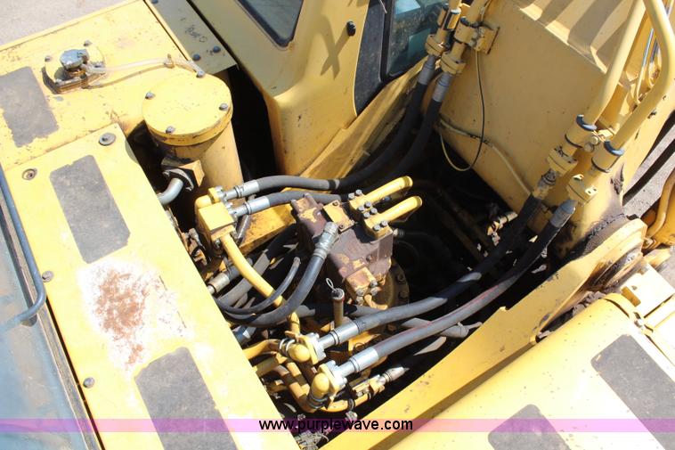 image for item H2743 2003 Komatsu PC400LC-6LM excavator