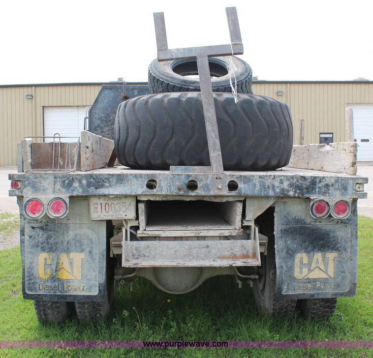 image for item H2749 1998 Ford F800 flatbed truck