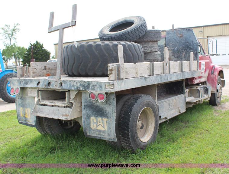 image for item H2749 1998 Ford F800 flatbed truck