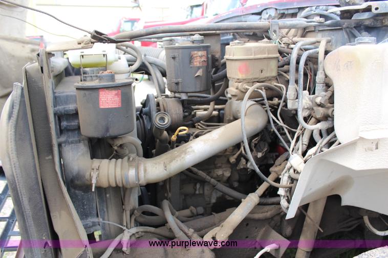 image for item H2749 1998 Ford F800 flatbed truck