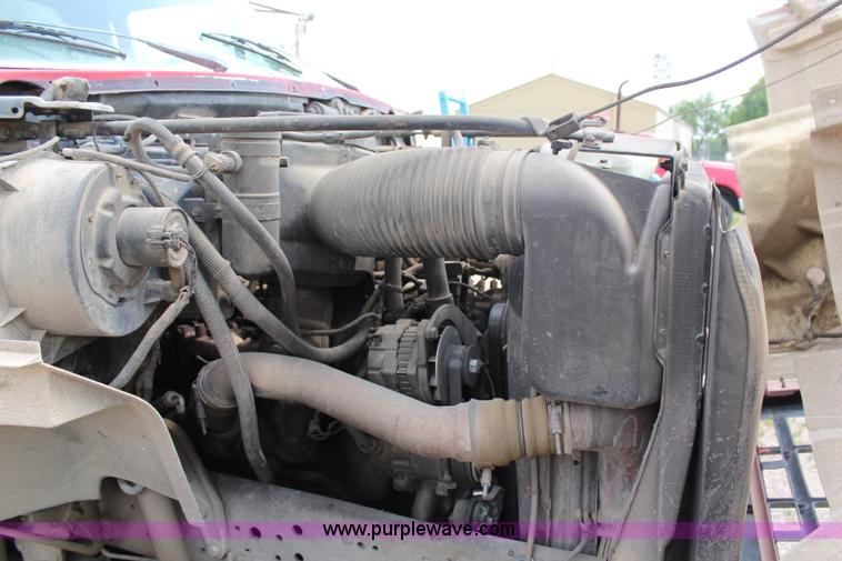 image for item H2749 1998 Ford F800 flatbed truck