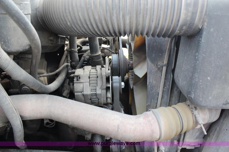 image for item H2749 1998 Ford F800 flatbed truck