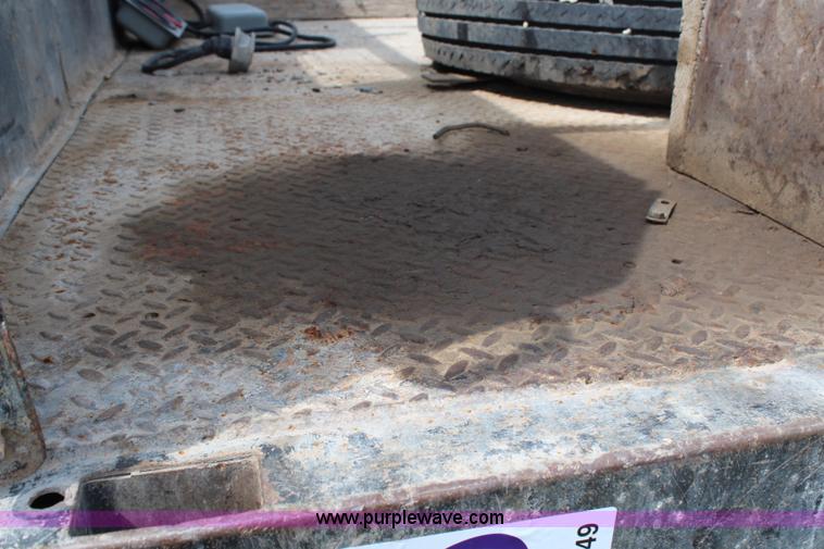 image for item H2749 1998 Ford F800 flatbed truck