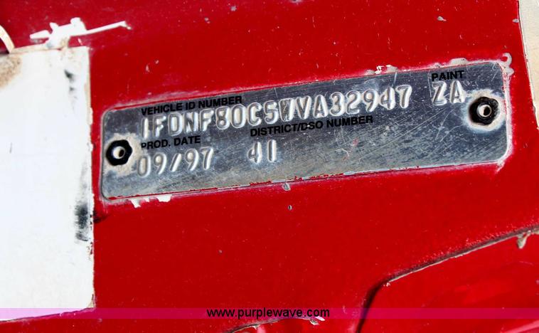 image for item H2749 1998 Ford F800 flatbed truck