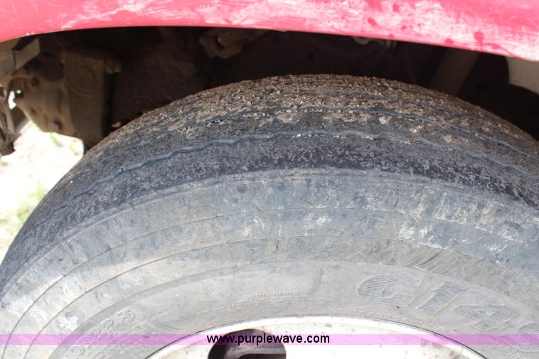 image for item H2749 1998 Ford F800 flatbed truck