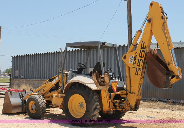 image for item H2989 1998 New Holland 555E backhoe