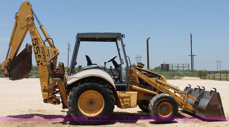 image for item H2989 1998 New Holland 555E backhoe