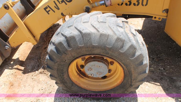 image for item H2989 1998 New Holland 555E backhoe