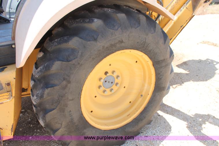 image for item H2989 1998 New Holland 555E backhoe