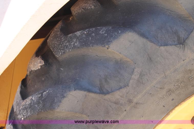 image for item H2989 1998 New Holland 555E backhoe