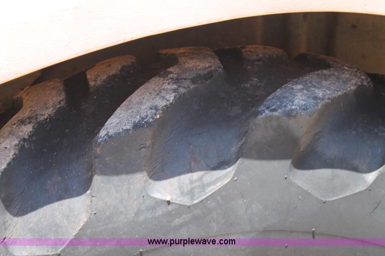 image for item H2989 1998 New Holland 555E backhoe