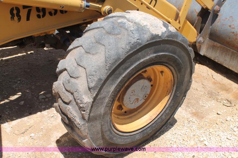 image for item H2989 1998 New Holland 555E backhoe