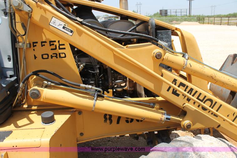 image for item H2989 1998 New Holland 555E backhoe