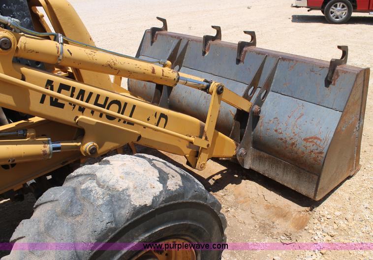 image for item H2989 1998 New Holland 555E backhoe