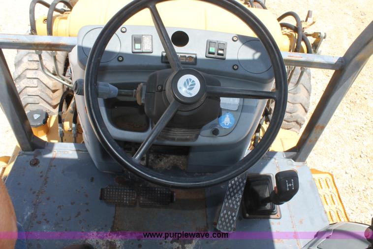image for item H2989 1998 New Holland 555E backhoe
