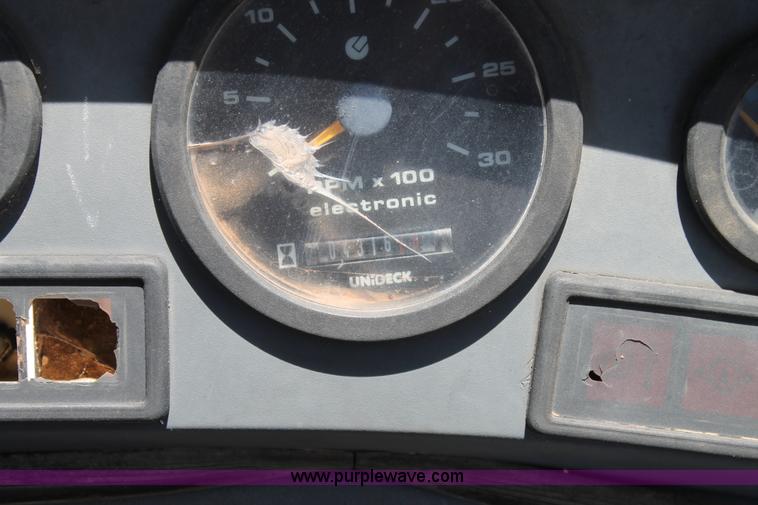 image for item H2989 1998 New Holland 555E backhoe