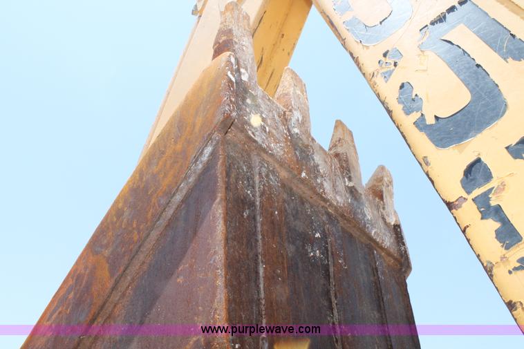 image for item H2989 1998 New Holland 555E backhoe