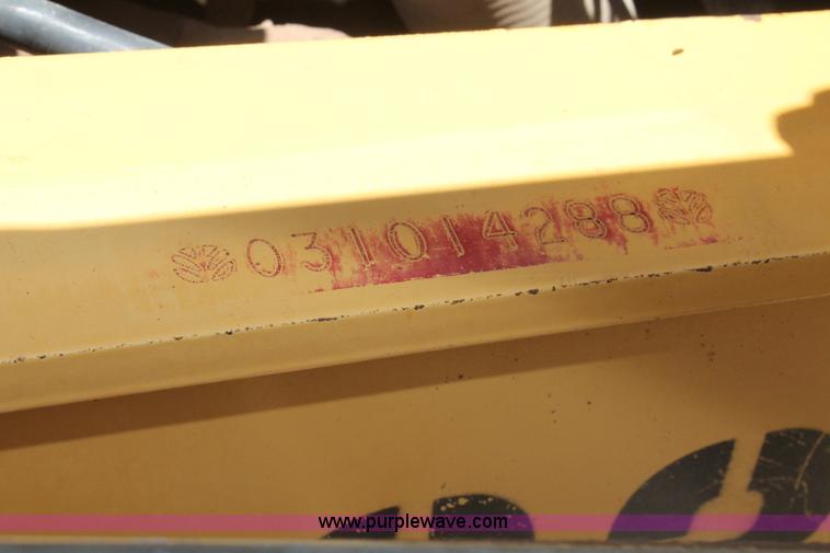 image for item H2989 1998 New Holland 555E backhoe