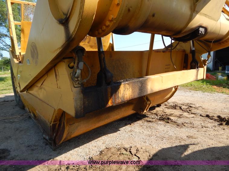 image for item H3343 1977 Caterpillar 637D dual engine conventional scraper