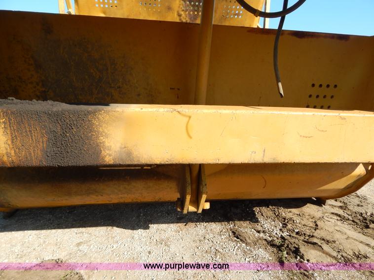 image for item H3343 1977 Caterpillar 637D dual engine conventional scraper
