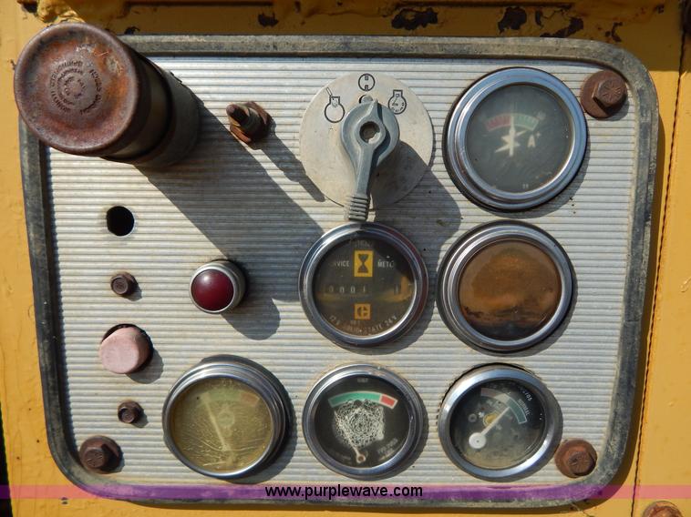 image for item H3343 1977 Caterpillar 637D dual engine conventional scraper