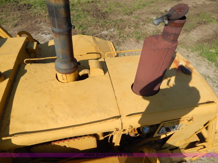 image for item H3343 1977 Caterpillar 637D dual engine conventional scraper