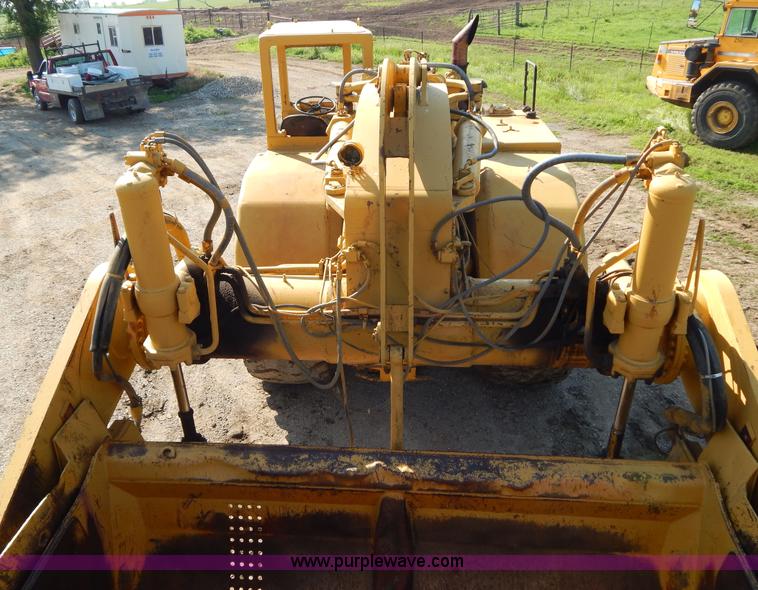 image for item H3343 1977 Caterpillar 637D dual engine conventional scraper