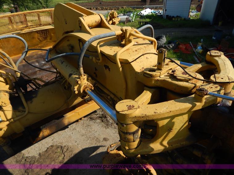 image for item H3343 1977 Caterpillar 637D dual engine conventional scraper