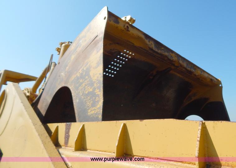 image for item H3343 1977 Caterpillar 637D dual engine conventional scraper