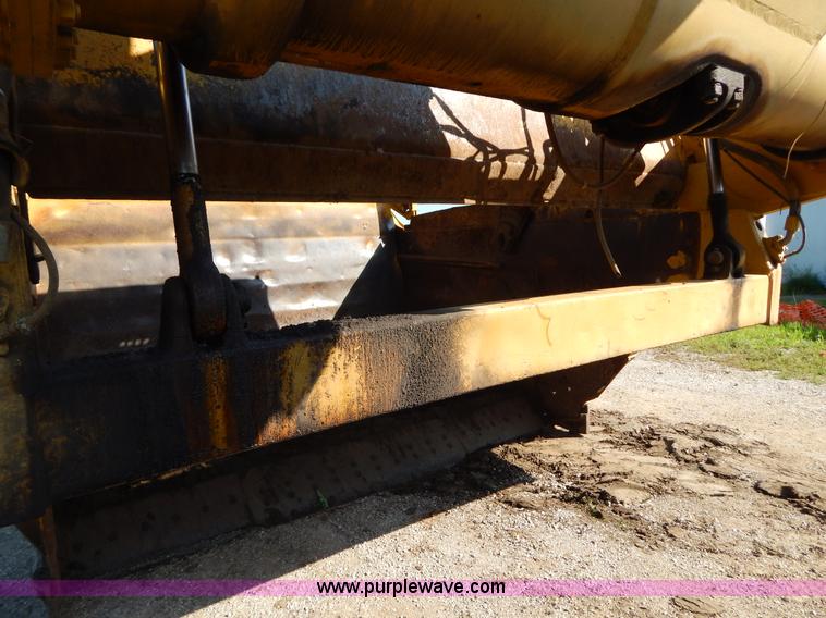 image for item H3343 1977 Caterpillar 637D dual engine conventional scraper