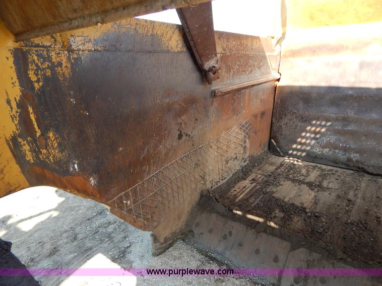 image for item H3343 1977 Caterpillar 637D dual engine conventional scraper