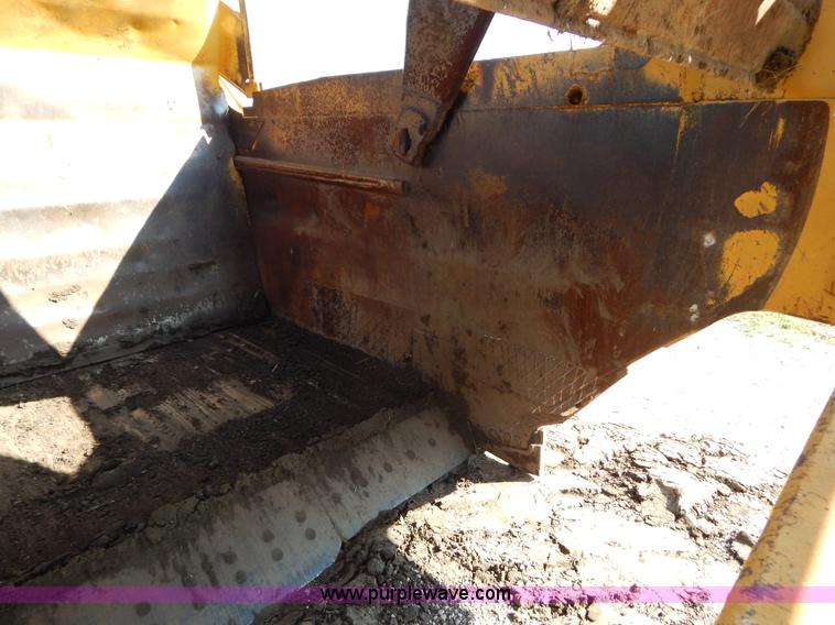 image for item H3343 1977 Caterpillar 637D dual engine conventional scraper