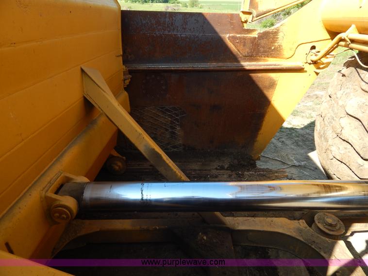 image for item H3343 1977 Caterpillar 637D dual engine conventional scraper