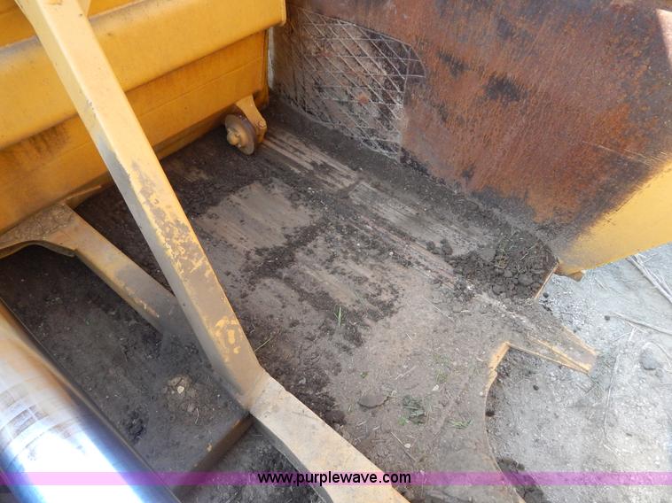 image for item H3343 1977 Caterpillar 637D dual engine conventional scraper