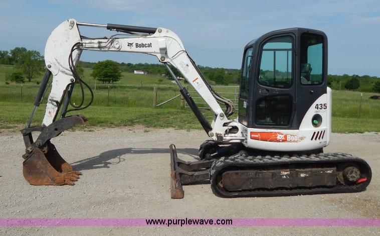 image for item H3351 2006 Bobcat 435HAG compact excavator