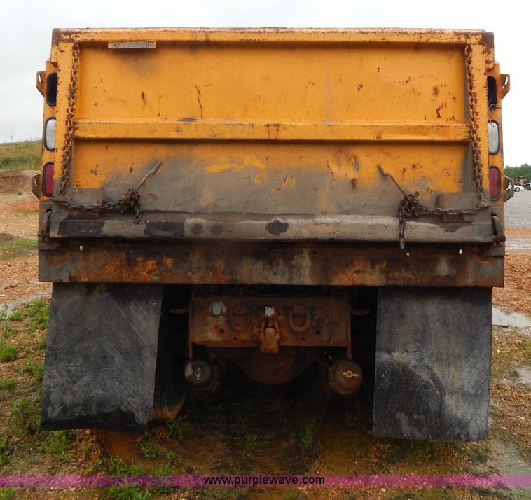 image for item H3379 1999 International 4900 dump truck